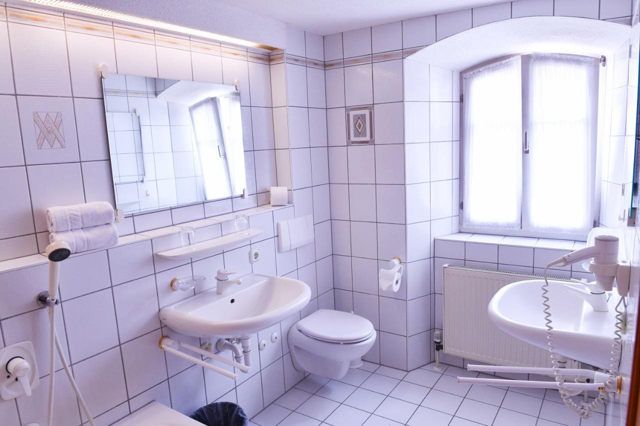 Hotel Gaestehaus Linde Mörnsheim Exteriör bild