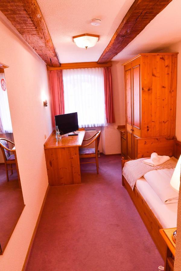 Hotel Gaestehaus Linde Mörnsheim Exteriör bild