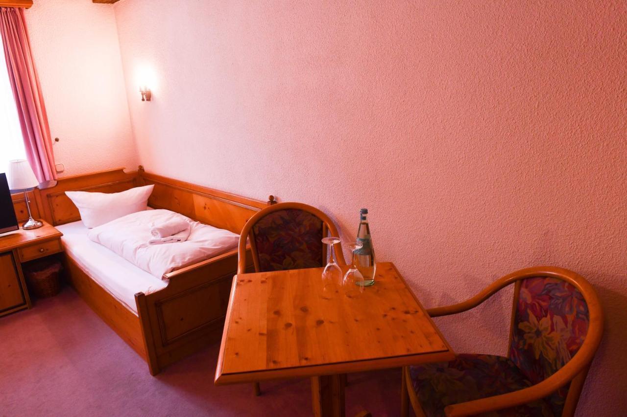 Hotel Gaestehaus Linde Mörnsheim Exteriör bild