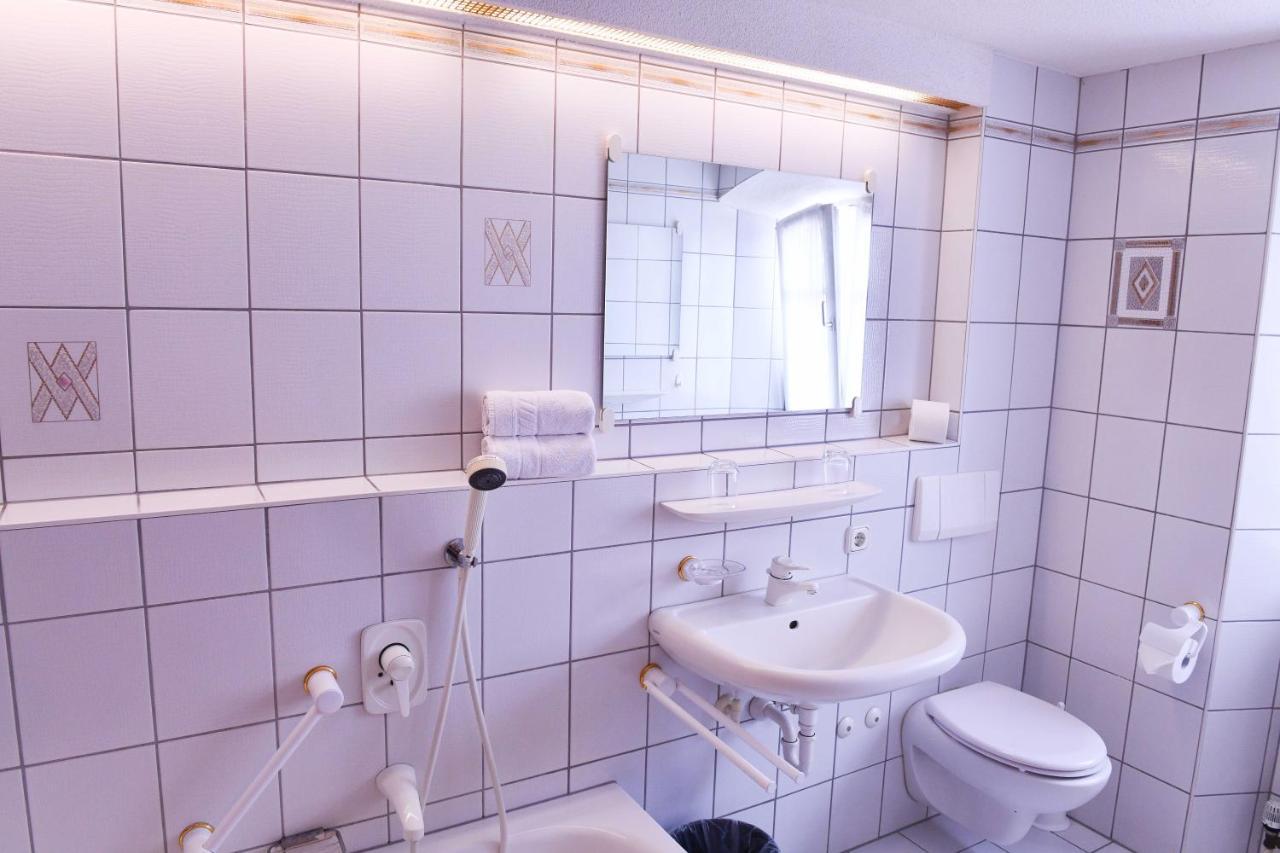 Hotel Gaestehaus Linde Mörnsheim Exteriör bild